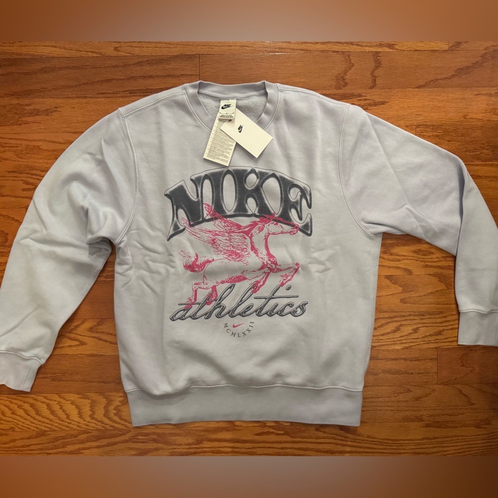 NWT Nike Sportswear Club Graphic Crew Neck Sweatshirt MEDIUM
